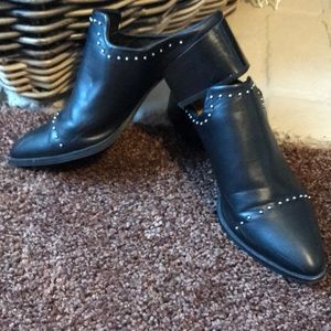Mule Pointed Toe booties